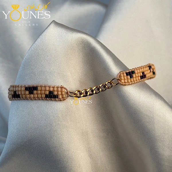 تصویر دوم دستبند میوکی  کارتیر طلا کرم مشکی